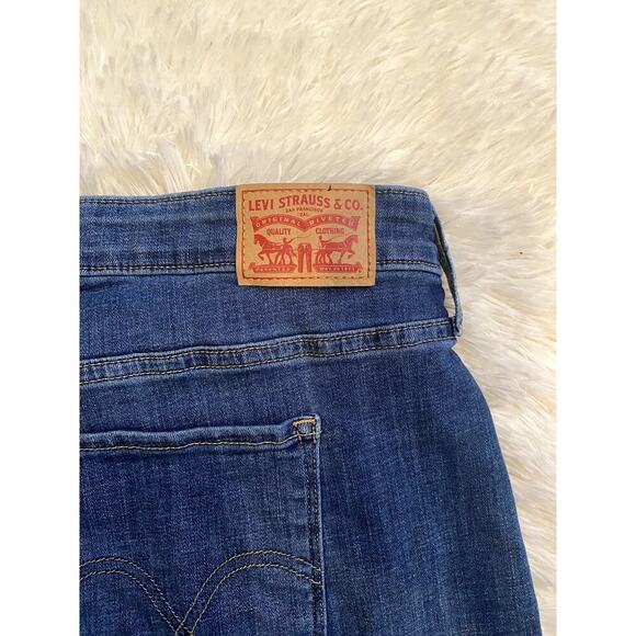 Levi’s Mid Length Shorts - Size 22W (EUC) - Picture 4 of 6